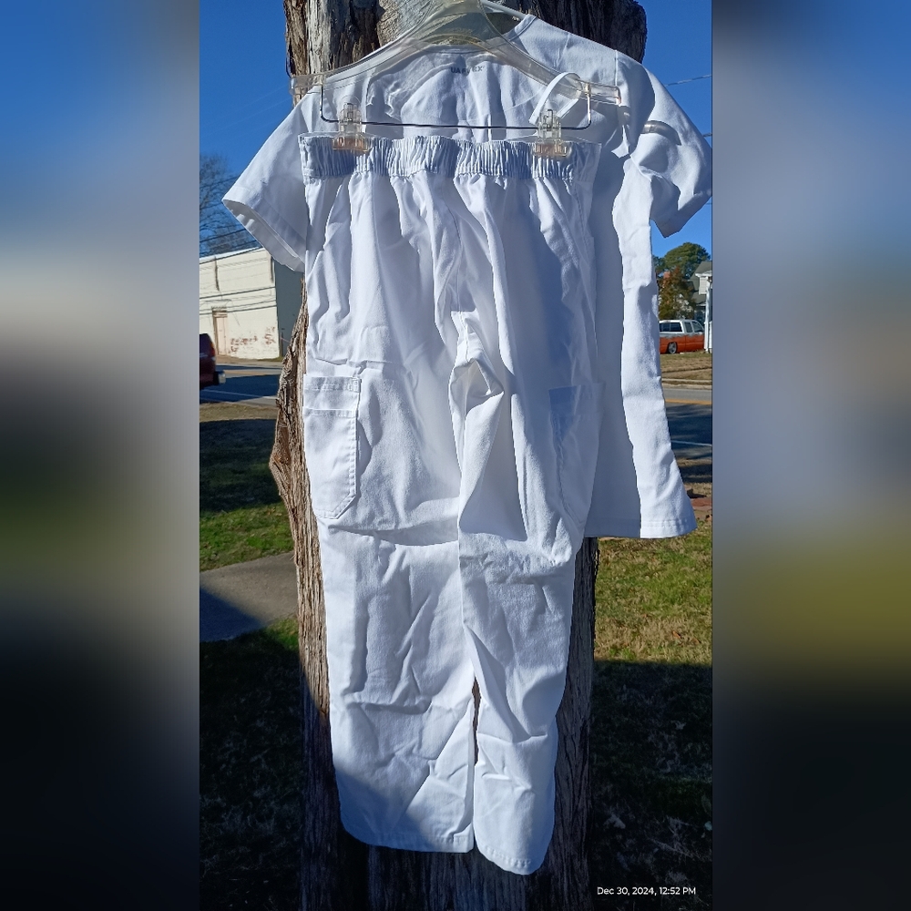 UA flex scrub shirt & pants